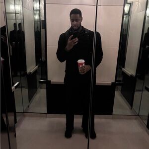 Meet your Posher, Carlos